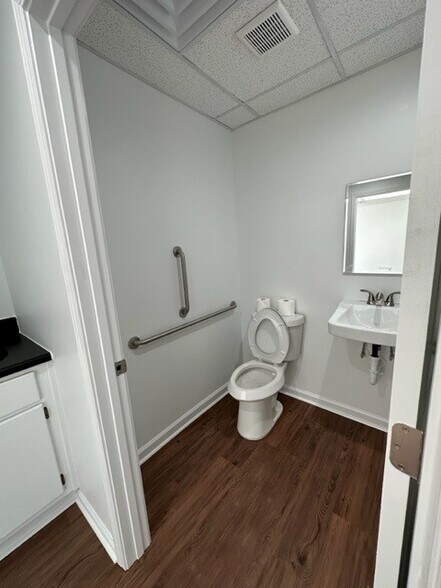 More Photos Of 1484 Lake City Industrial Ct, Morrow Flex For Sale