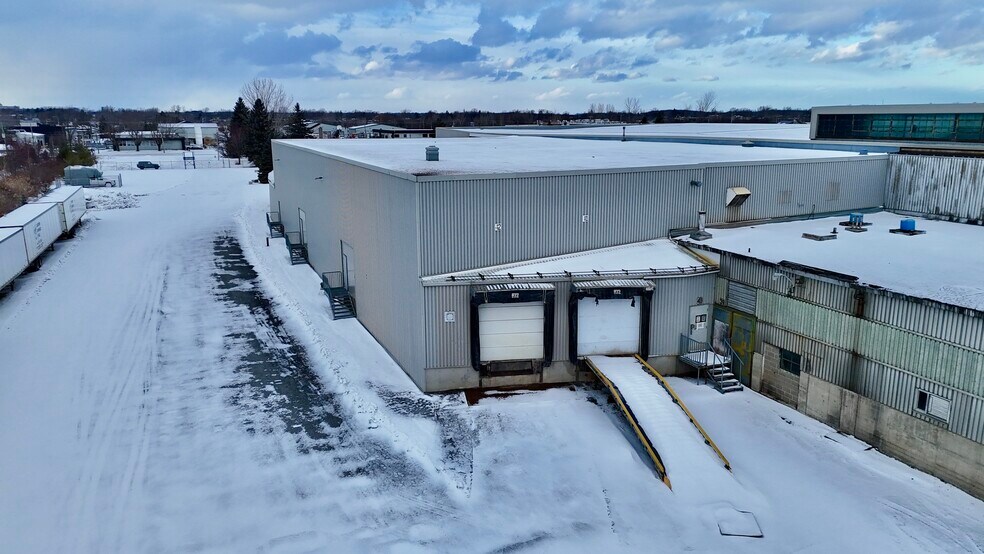 More Photos Of 1375 Rue Brouillette, Saint-hyacinthe Manufacturing For Lease