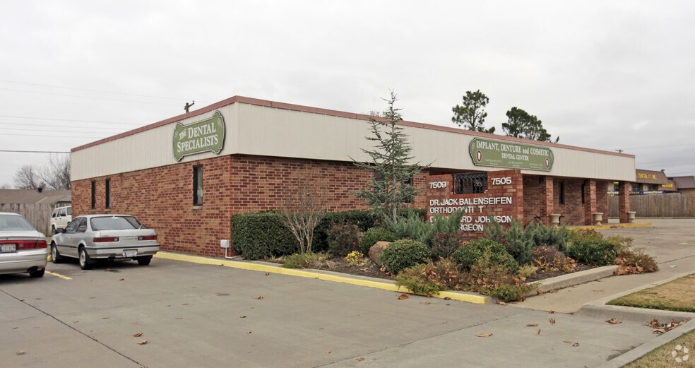 More Photos Of 7505-7509 NW 23rd St, Bethany Medical For Sale