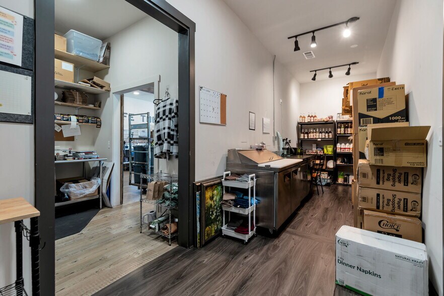 More Photos Of 179 E Moreno St, Buford General Retail For Sale