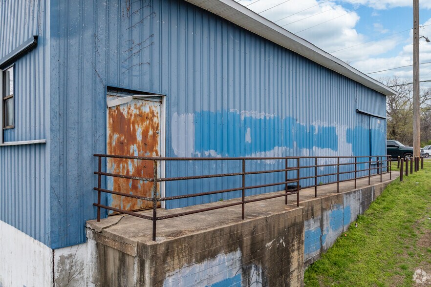 More Photos Of 2208 Dickerson Pike, Nashville Warehouse For Lease