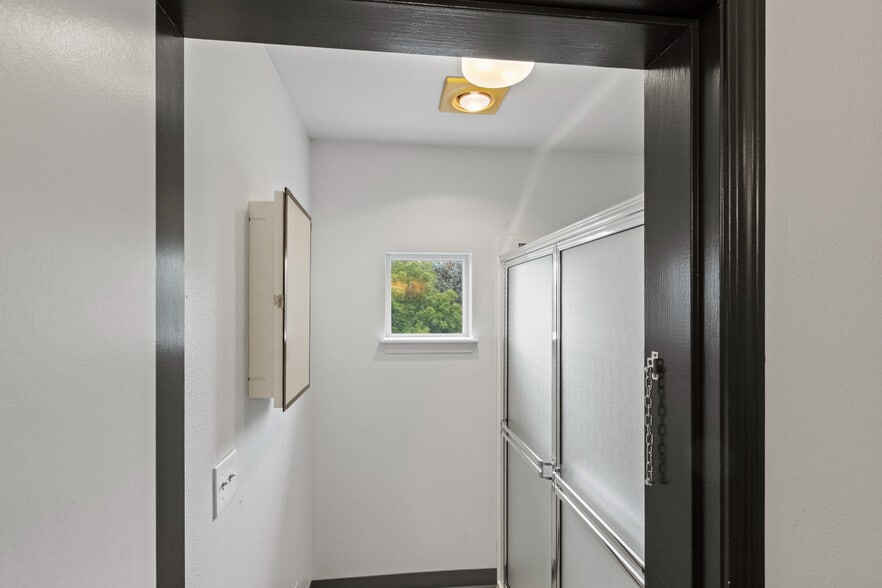 More Photos Of 615 SW Evergreen Ave, Redmond Multifamily For Sale