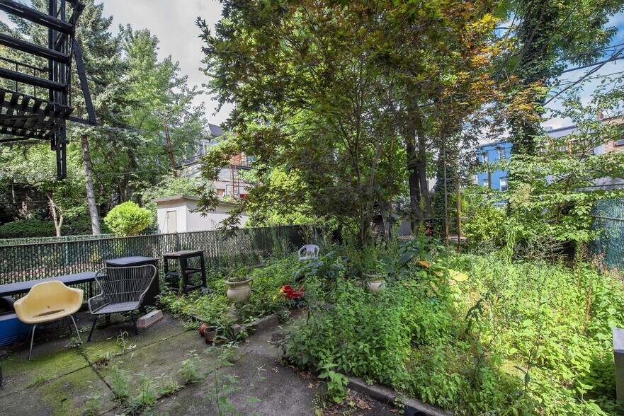 More Photos Of 60 Diamond St, Brooklyn Apartments For Sale