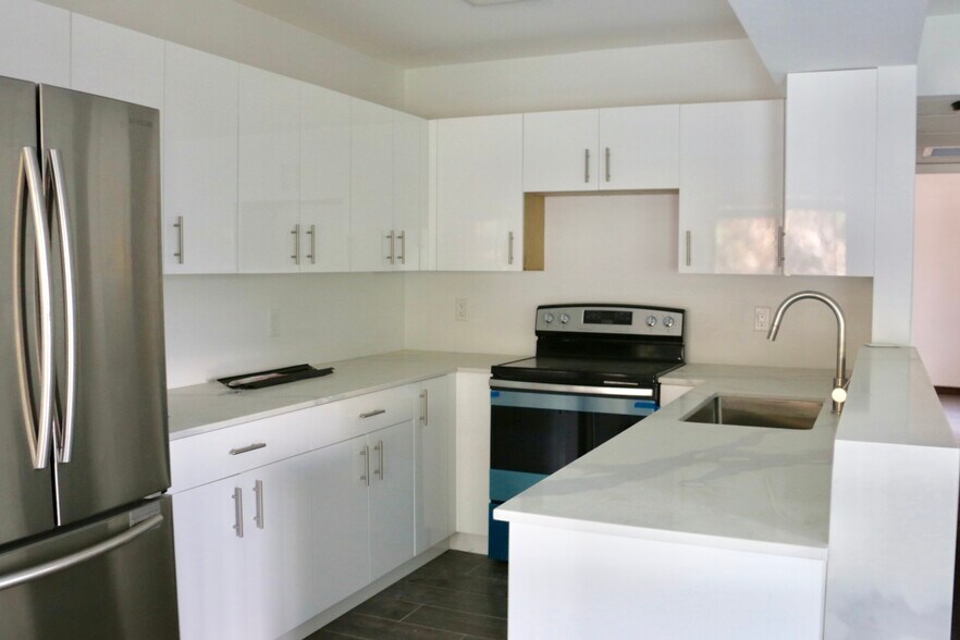 More Photos Of 2638 Lake Dr, Riviera Beach Apartments For Sale