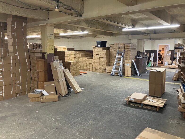 More Photos Of 32 Intersection St, Hempstead Warehouse For Lease