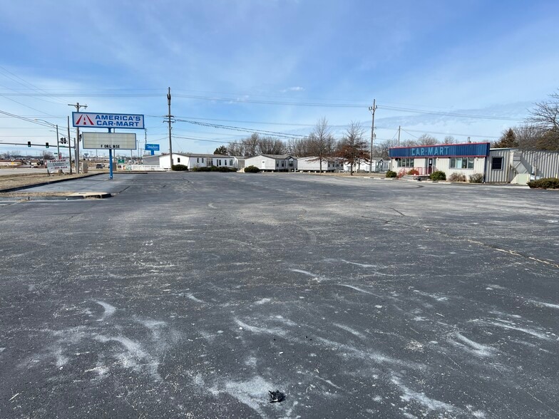 More Photos Of 3245 W Sunshine St, Springfield Auto Dealership For Lease
