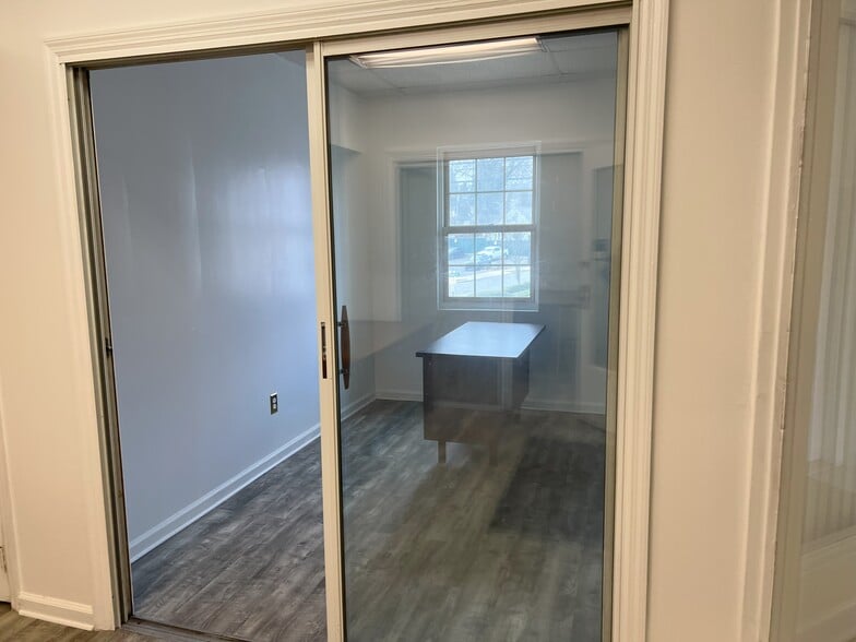 More Photos Of 70 Forest Ave, Glen Cove Storefront Retail Office For Lease