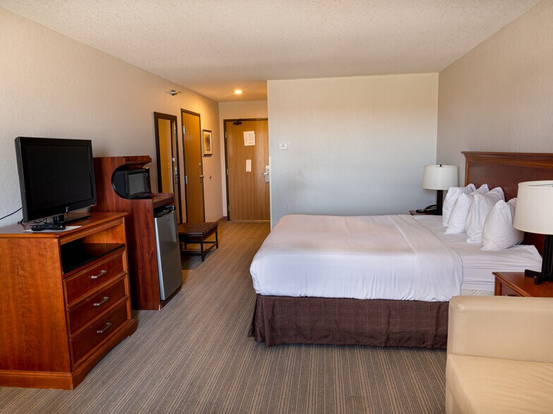 More Photos Of 664 Chase Blvd, Sidney Hotel For Sale
