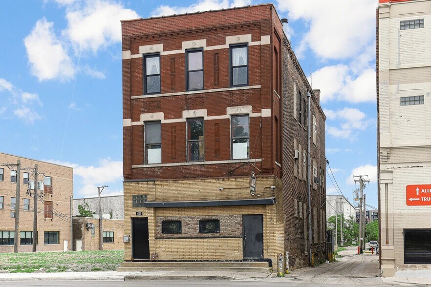 Primary Photo Of 1665 W Fullerton Ave, Chicago Land For Sale