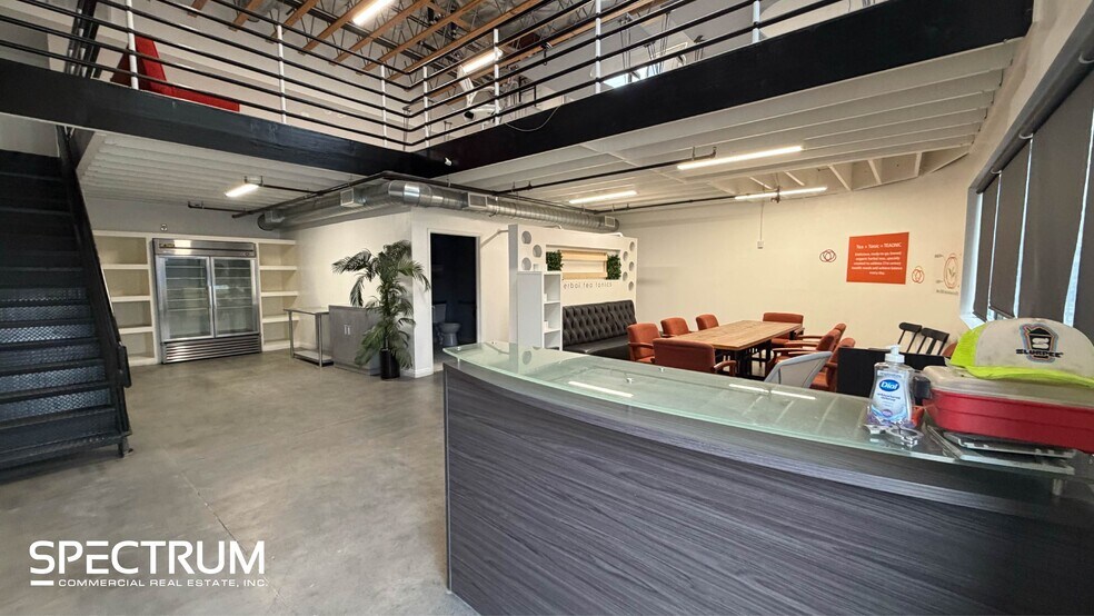 More Photos Of 15911 Arminta St, Van Nuys Manufacturing For Lease