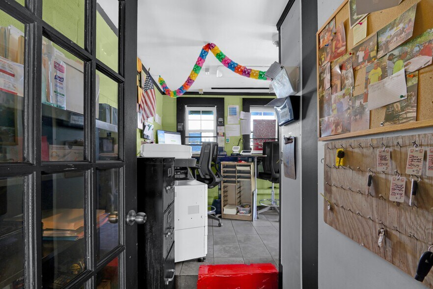 More Photos Of 551 Steves Ave, San Antonio Office Residential For Sale