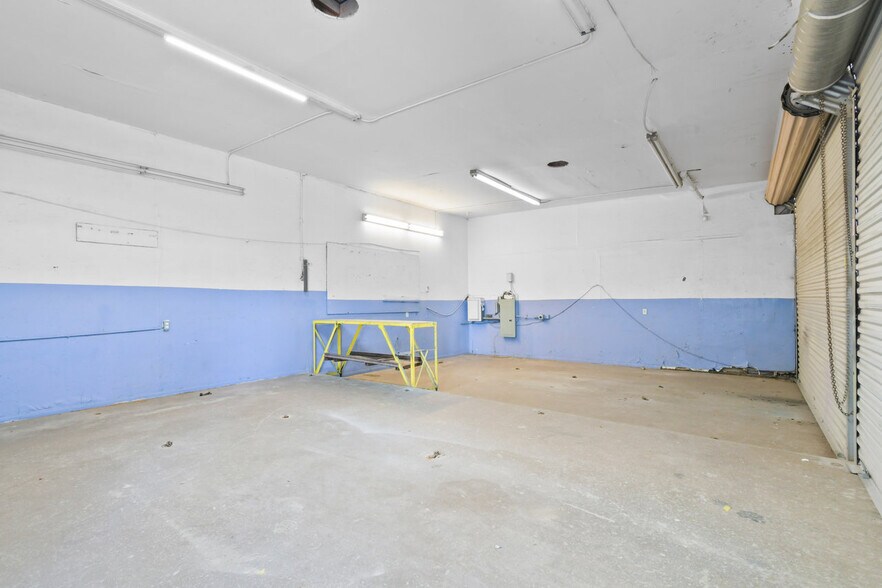 More Photos Of 3814 Acacia St, San Diego Auto Repair For Sale