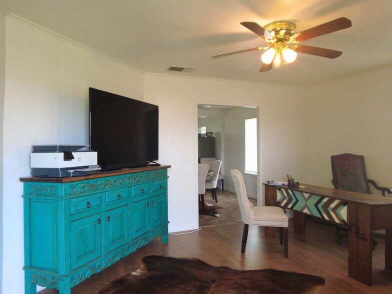 More Photos Of 103 Cartwright Park Rd, Weatherford Office For Lease