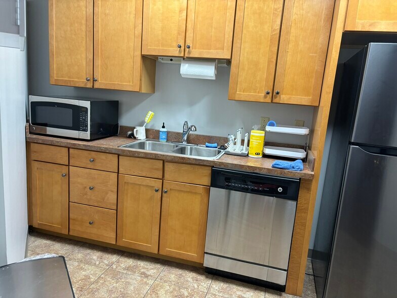 More Photos Of 5121 Maryland Way, Brentwood Coworking Space