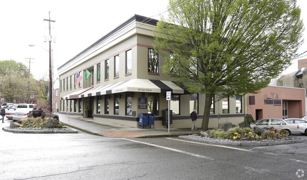 More Photos Of 205 E 11th St, Vancouver Office For Lease
