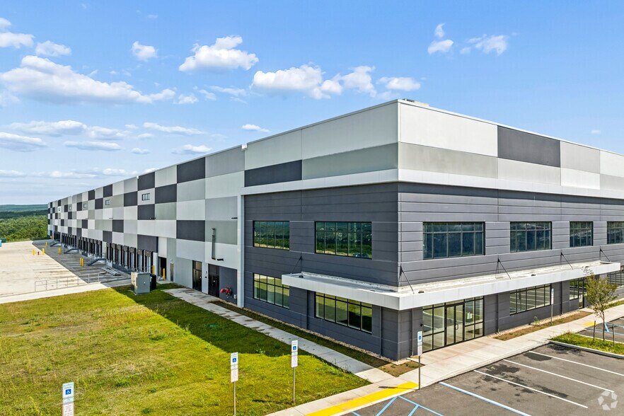 More Photos Of Alberigi Dr, Jessup Distribution For Lease