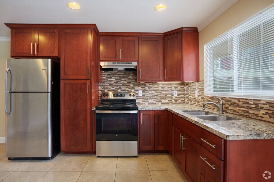 More Photos Of 6638-6646 MacArthur Blvd, Oakland Apartments For Sale