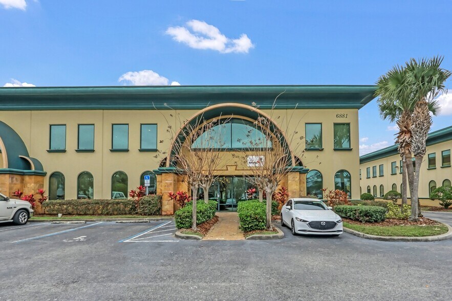 More Photos Of 6881 Kingspointe Pky, Orlando Business Park For Lease