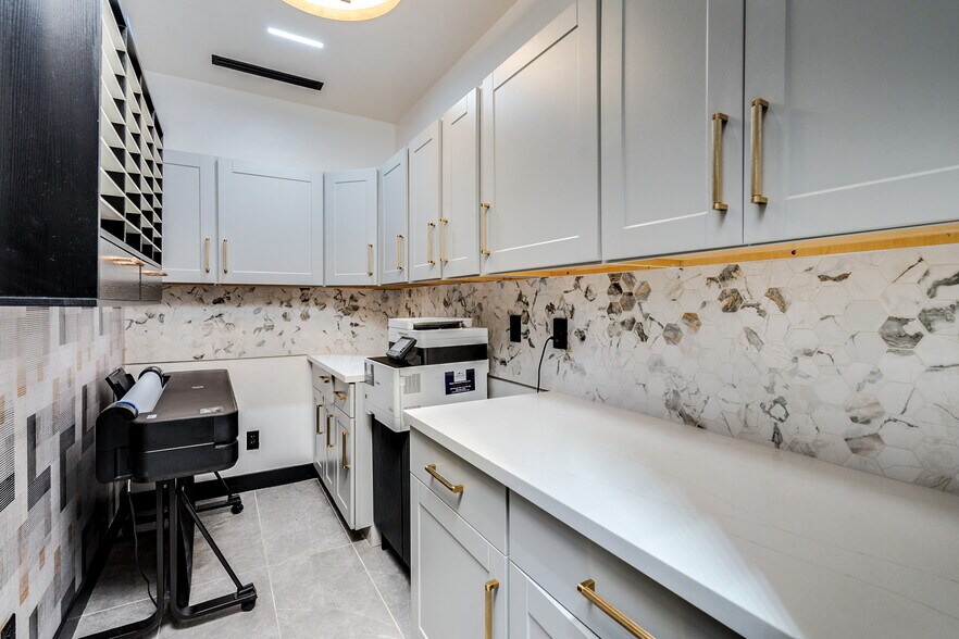 More Photos Of 1140 N Rosemont Blvd, Tucson Research And Development For Sale