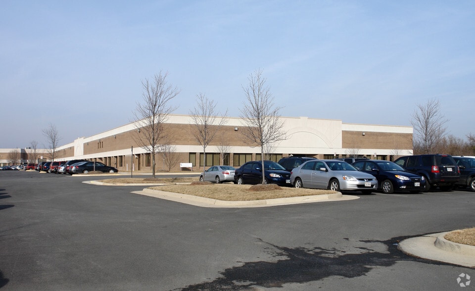 More Photos Of 14910-14930 Bogle Dr, Chantilly Flex For Lease