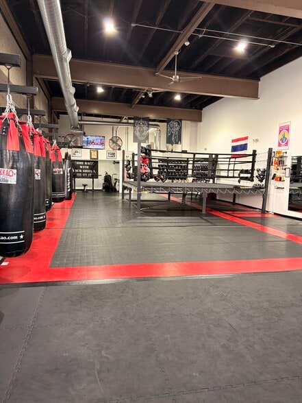 More Photos Of 2011 Amber St, Philadelphia Restaurant For Lease