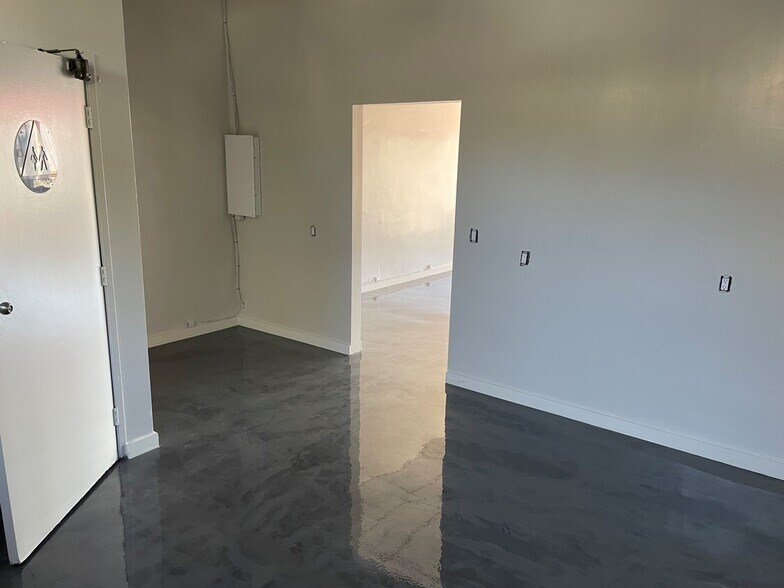 More Photos Of 400-406 S Glenoaks Blvd, Burbank Storefront Retail Office For Lease