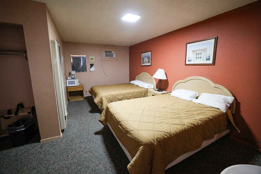 More Photos Of 205 E Broadway St, Fritch Hotel For Sale