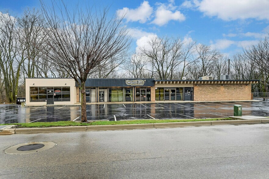 More Photos Of 440-448 S Main St, Englewood Unknown For Lease