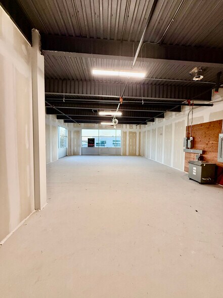 More Photos Of 1038 Garner Rd W, Hamilton General Retail For Lease