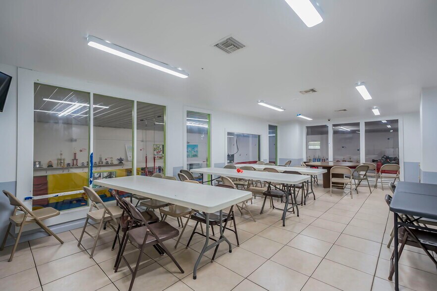 More Photos Of 1013 SE Holbrook Ct, Port Saint Lucie Warehouse For Sale