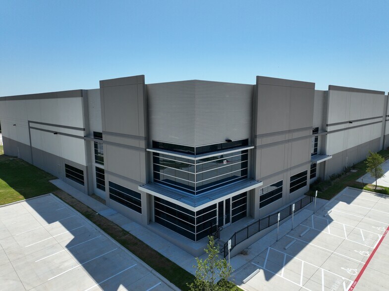 More Photos Of 1425 Susurro Pky, San Marcos Distribution For Lease