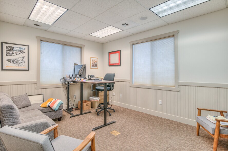 More Photos Of 2464 SW Glacier Pl, Redmond Office For Sale