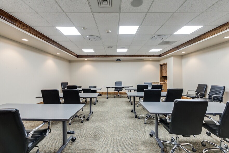 More Photos Of 3802-3806 Interstate 27, Lubbock Office For Sale