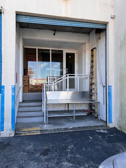 More Photos Of 6900-6914 NW 50th St, Miami Warehouse For Lease