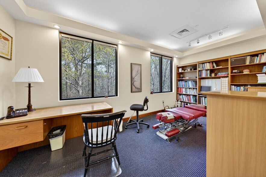 More Photos Of 329 Providence Rd, Chapel Hill Office For Sale