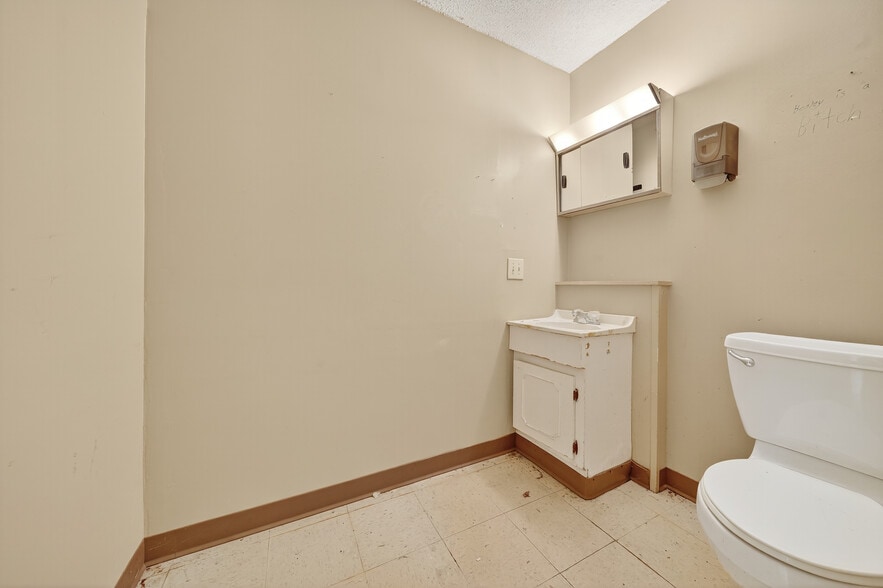 More Photos Of 1324-1325 Highway 195, Jasper Assisted Living For Sale