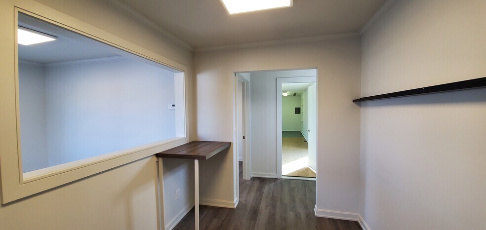 More Photos Of 99 Commerce St, Norwalk Manufacturing For Lease