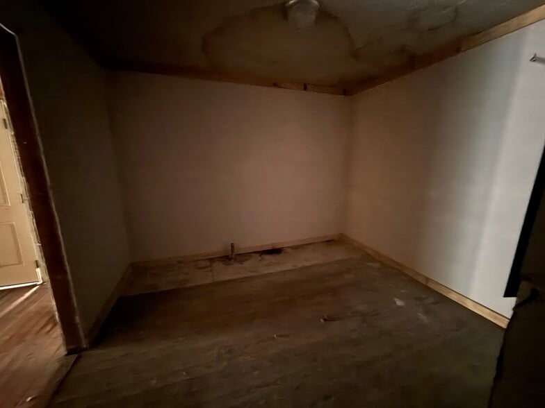 More Photos Of 622 S Main St, LaFayette Storefront Retail Residential For Sale