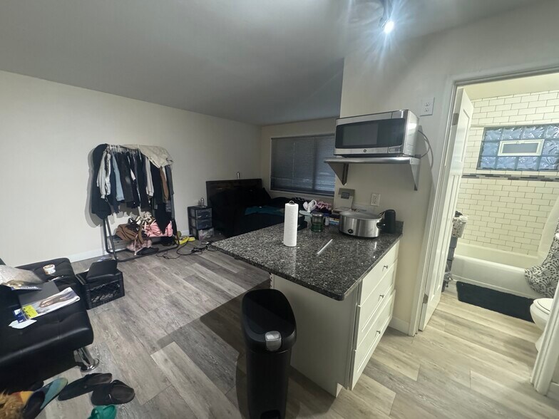 More Photos Of 944 N 20th St, Milwaukee Apartments For Sale