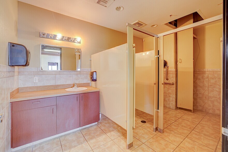 More Photos Of 6525 S Bruce St, Las Vegas Warehouse For Lease