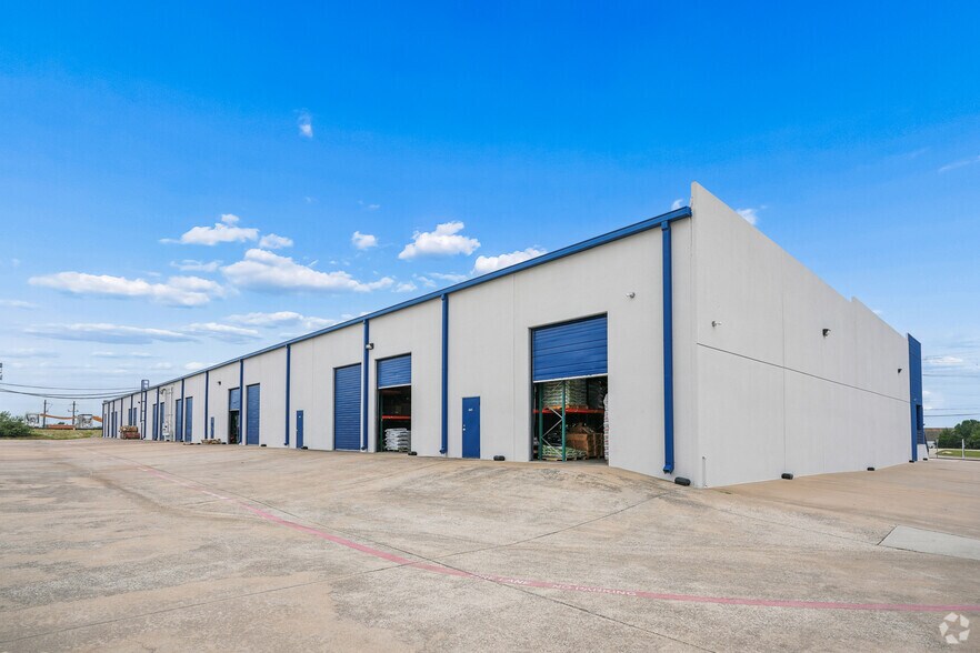 More Photos Of 2901 Suffolk Dr, Fort Worth Unknown For Lease