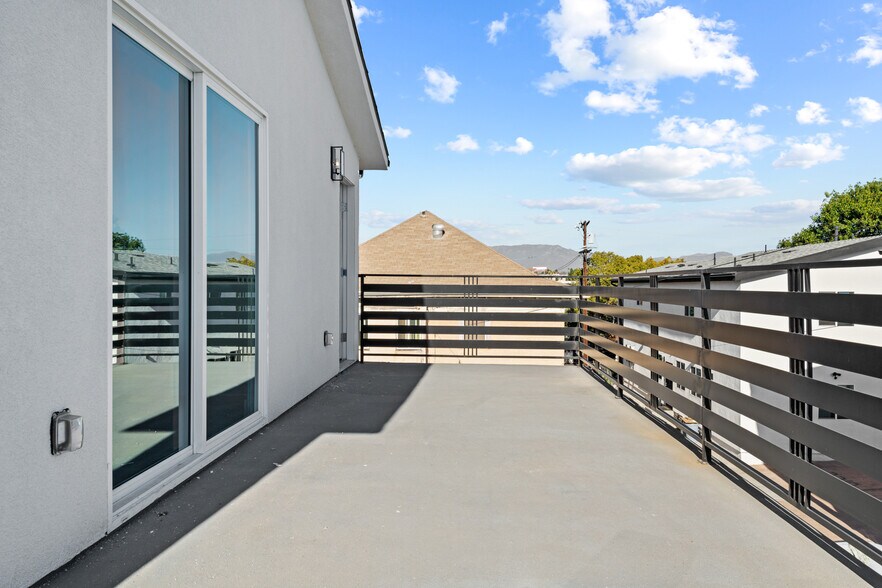 More Photos Of 310 S Breed St, Los Angeles Multifamily For Sale