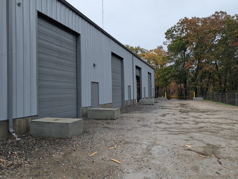 More Photos Of 237 River Rd, Uxbridge Warehouse For Lease