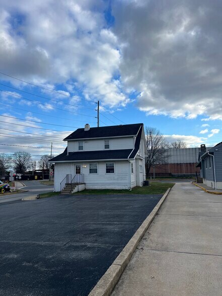 More Photos Of 366 E Main St, Newark Office For Sale