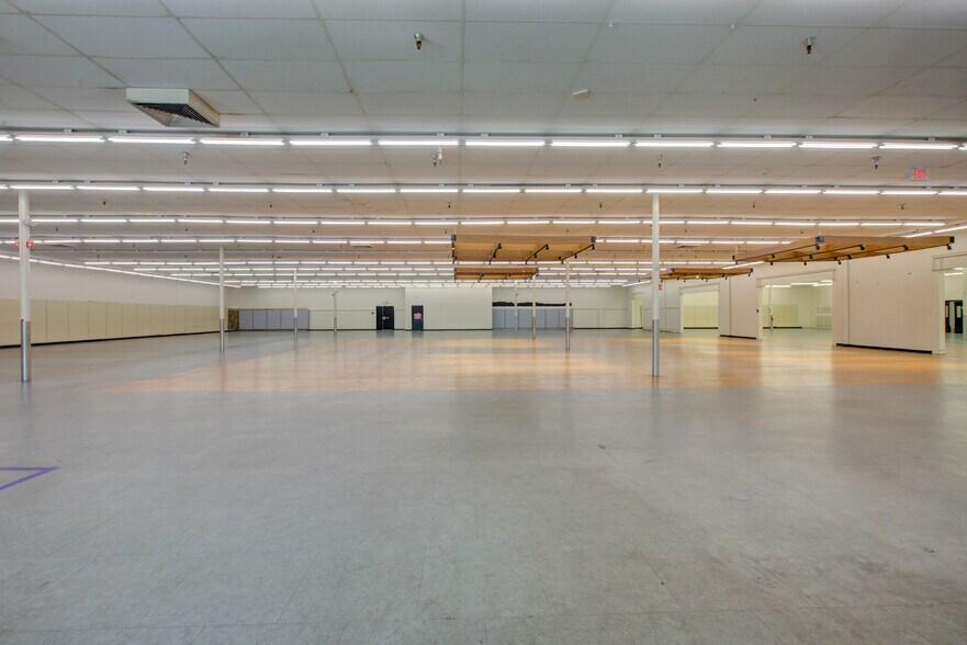 More Photos Of 1717 Oakdale Rd, Modesto Unknown For Lease