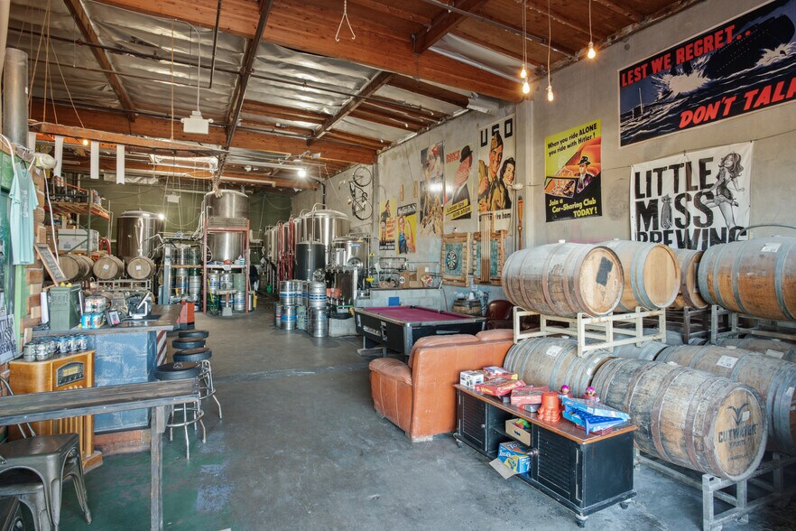 More Photos Of 7949 Stromesa Ct, San Diego Warehouse For Lease