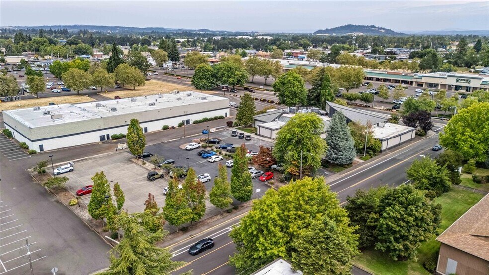 More Photos Of 1390 Waverly Dr SE, Albany Medical For Lease