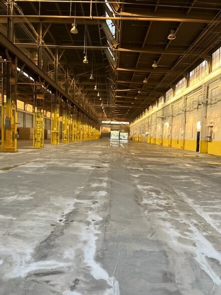 More Photos Of 417 N Arch St, Milton Warehouse For Lease