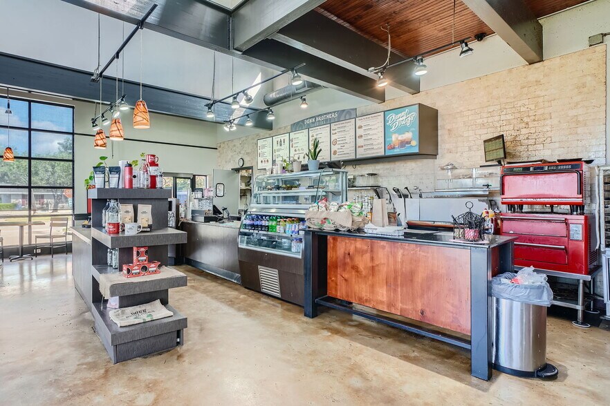 More Photos Of 201 S Friendswood Dr, Friendswood Freestanding For Lease