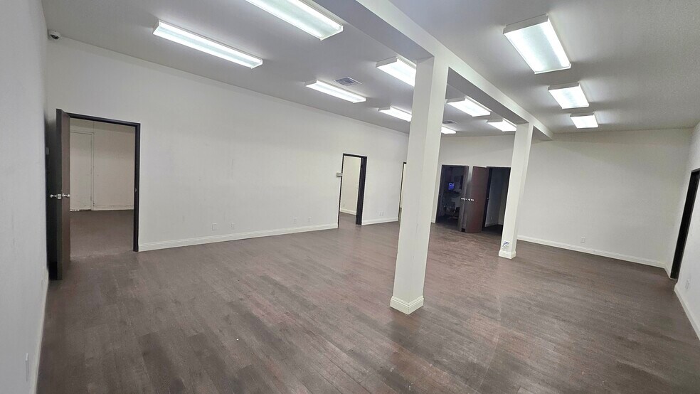 More Photos Of 465 E 32nd St, Los Angeles Warehouse For Sale